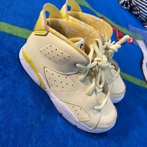 Air Jordan Dynamic yellow 6s